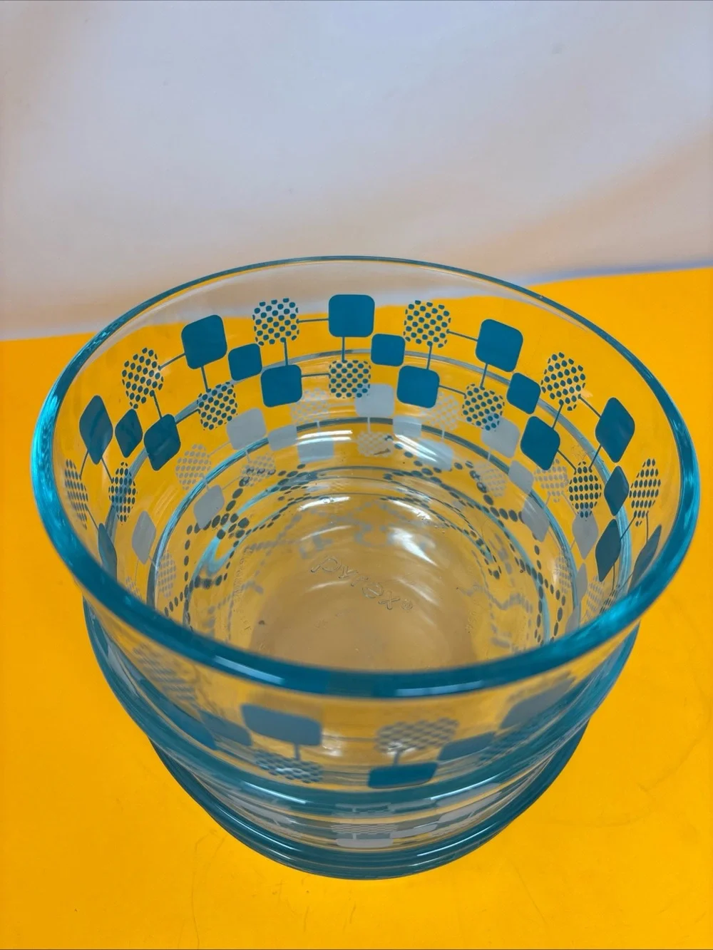 4 pc Stack of Vintage PYREX Glass Bowls with Blue and White Geometric Print used - Picture 15 of 16